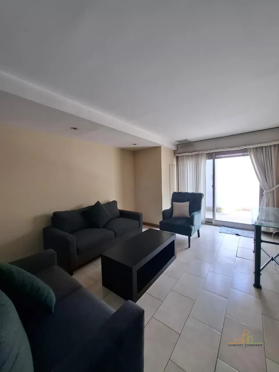 sala apartamento alquiler zona 10 — Apartamento Amplio en Renta Zona 10 en Primer Nivel — Apartamento en Alquiler en Zona 10, Guatemala, Ciudad — foto 1 de 3