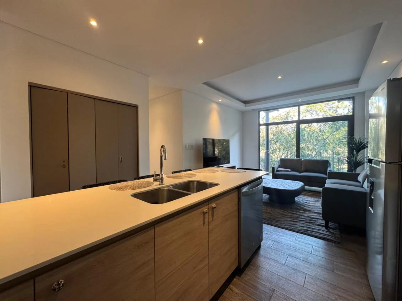 VENDO APARTAMENTO AMUEBLADO EN LIRIOS DE CAYALA ZONA 16 — Apartamento en Venta en Lirios de Cayalá I, Zona 16, Guatemala, Ciudad — foto 3 de 17
