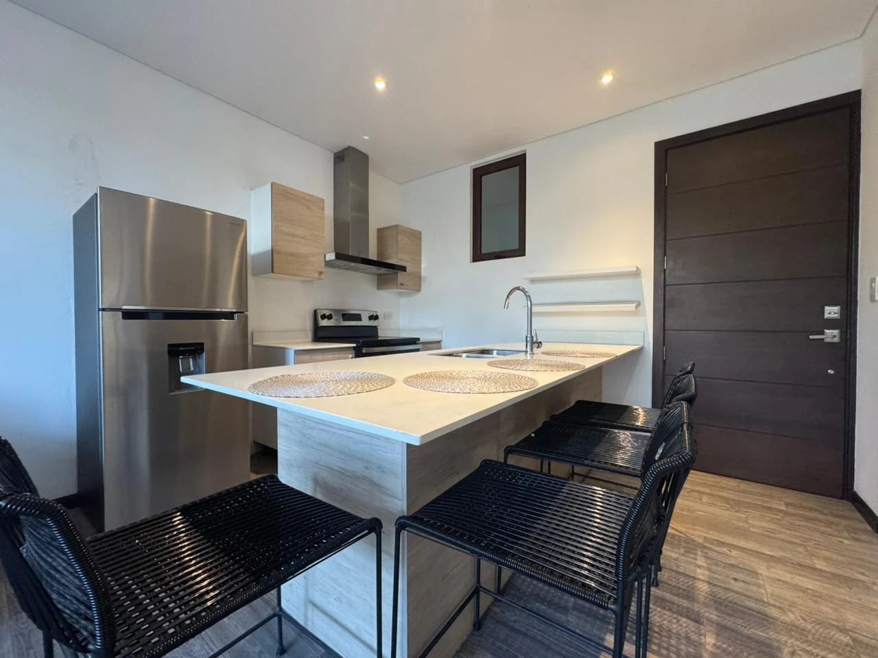 VENDO APARTAMENTO AMUEBLADO EN LIRIOS DE CAYALA ZONA 16 — Apartamento en Venta en Lirios de Cayalá I, Zona 16, Guatemala, Ciudad — foto 2 de 17