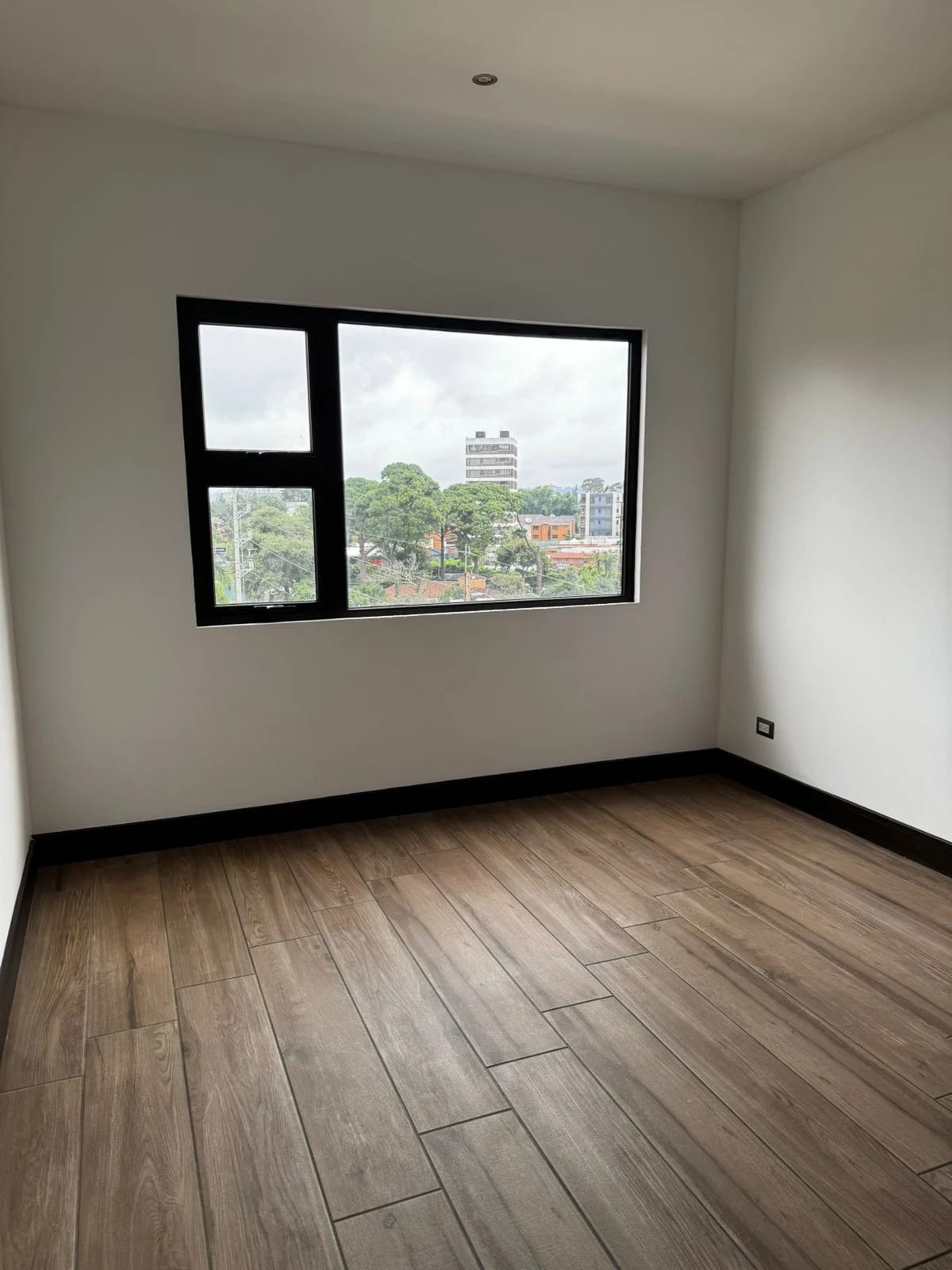 RENTO APARTAMENTO EN EDIFICIO VIVALT ZONA 10 — Apartamento en Alquiler en Zona 10, Guatemala, Ciudad — foto 6 de 15