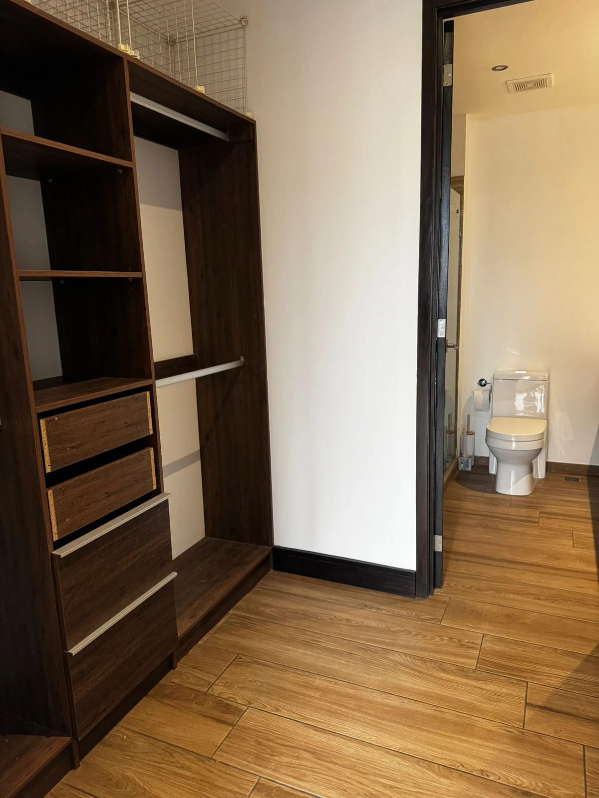 RENTO APARTAMENTO EN EDIFICIO VIVALT ZONA 10 — Apartamento en Alquiler en Zona 10, Guatemala, Ciudad — foto 7 de 15