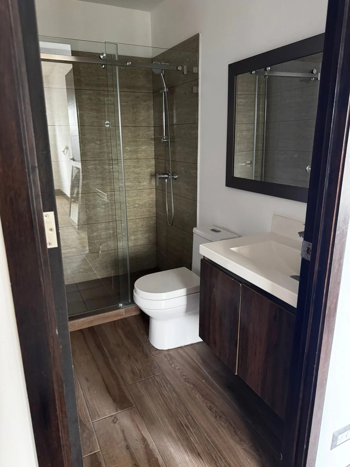 RENTO APARTAMENTO EN EDIFICIO VIVALT ZONA 10 — Apartamento en Alquiler en Zona 10, Guatemala, Ciudad — foto 12 de 15