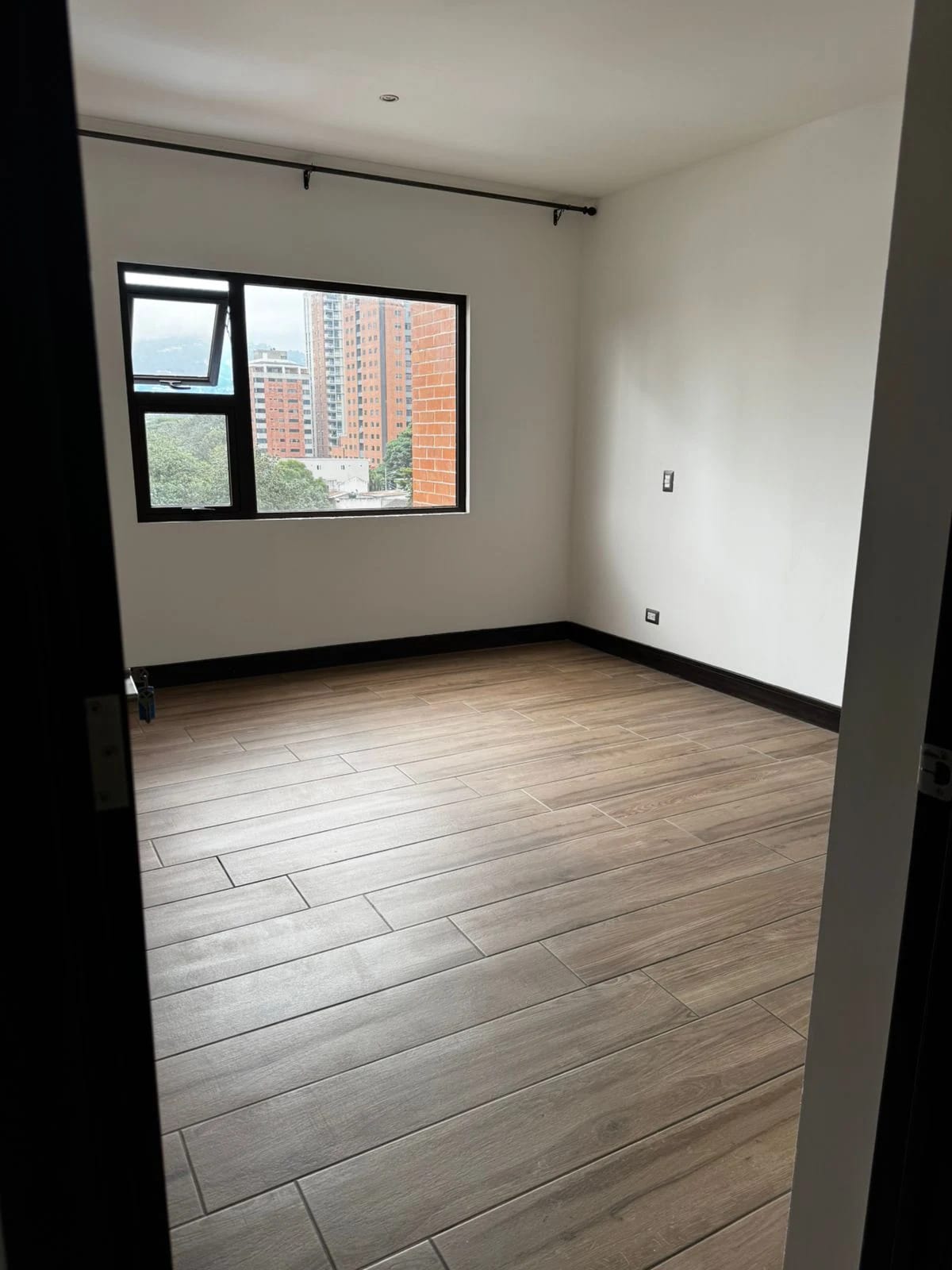 RENTO APARTAMENTO EN EDIFICIO VIVALT ZONA 10 — Apartamento en Alquiler en Zona 10, Guatemala, Ciudad — foto 14 de 15