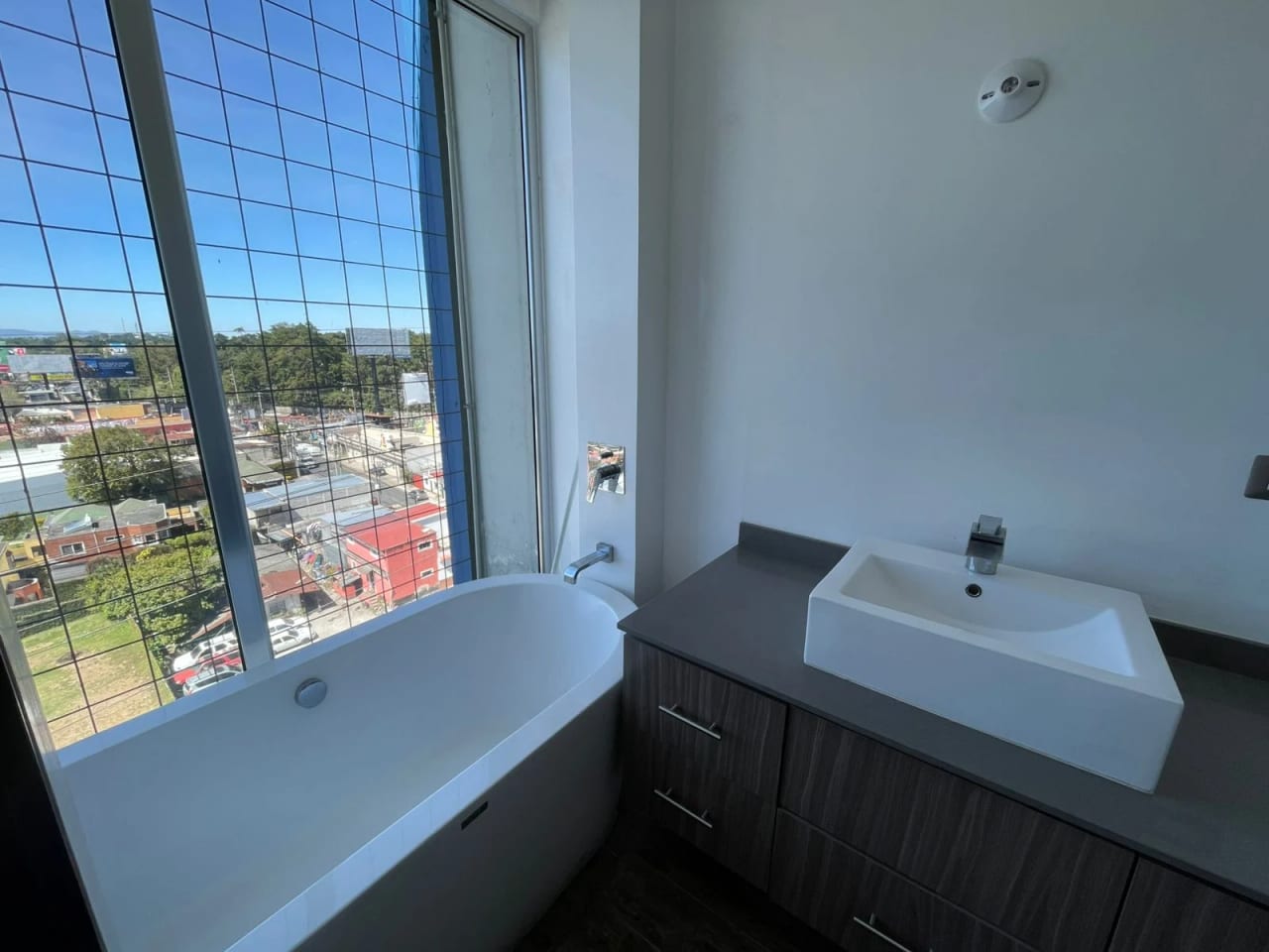 VENDO APARTAMENTO EN EDIFICIO DESTINY KM. 14.5 CAES — Apartamento en Venta en Carretera a El Salvador, Guatemala, Ciudad — foto 4 de 17