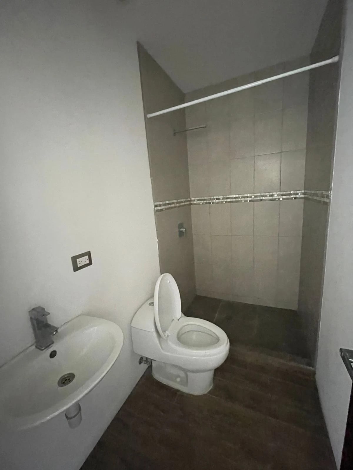 VENDO APARTAMENTO EN EDIFICIO DESTINY KM. 14.5 CAES — Apartamento en Venta en Carretera a El Salvador, Guatemala, Ciudad — foto 7 de 17