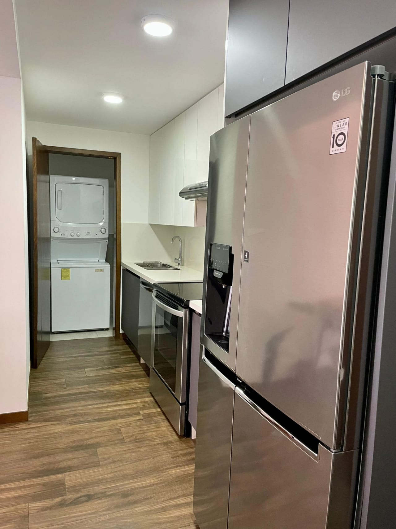 RENTO APARTAMENTO AMUEBLADO EN CASA CLARA ZONA 10 — Apartamento en Alquiler en Zona 10, Guatemala, Ciudad — foto 4 de 14