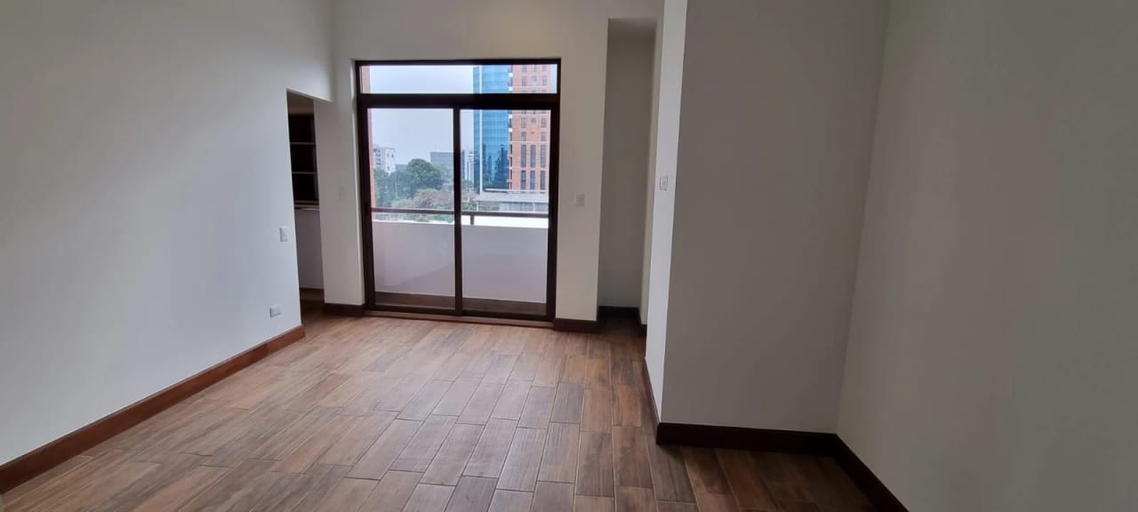 RENTO APARTAMENTO CON ACABADOS MODERNOS EN EDIFICIO SALVATTORE ZONA 10 — Apartamento en Alquiler en Zona 10, Guatemala, Ciudad — foto 5 de 13
