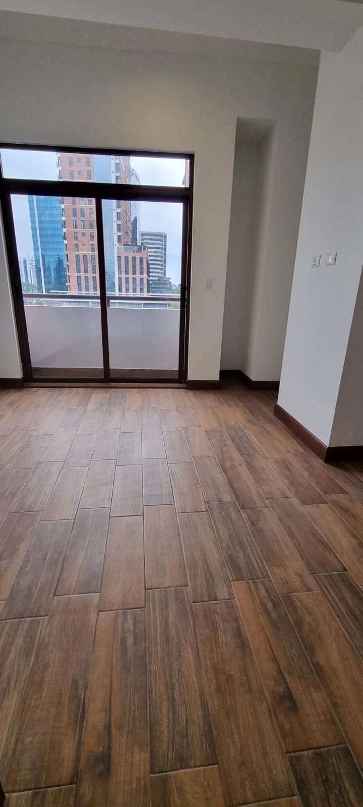 RENTO APARTAMENTO CON ACABADOS MODERNOS EN EDIFICIO SALVATTORE ZONA 10 — Apartamento en Alquiler en Zona 10, Guatemala, Ciudad — foto 8 de 13