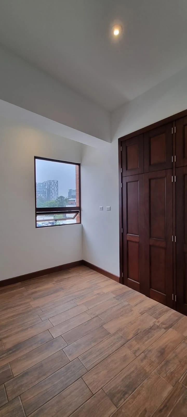 RENTO APARTAMENTO CON ACABADOS MODERNOS EN EDIFICIO SALVATTORE ZONA 10 — Apartamento en Alquiler en Zona 10, Guatemala, Ciudad — foto 9 de 13