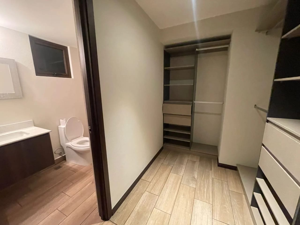 RENTO APARTAMENTO EN EDIFICIO SAN ISIDRO 2021 ZONA 16 — Apartamento en Alquiler en Zona 16, Guatemala, Ciudad — foto 3 de 11