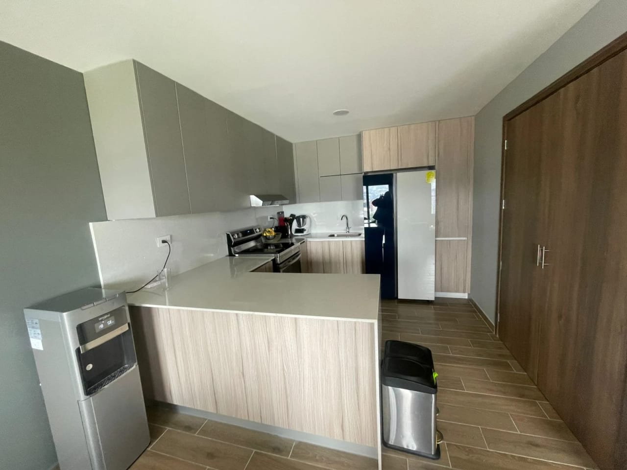 VENDO APARTAMENTO DE 3 HABITACIONES EN EDIFICIO PARQUE 14 ZONA 14 — Apartamento en Venta en Zona 14, Guatemala, Ciudad — foto 2 de 11