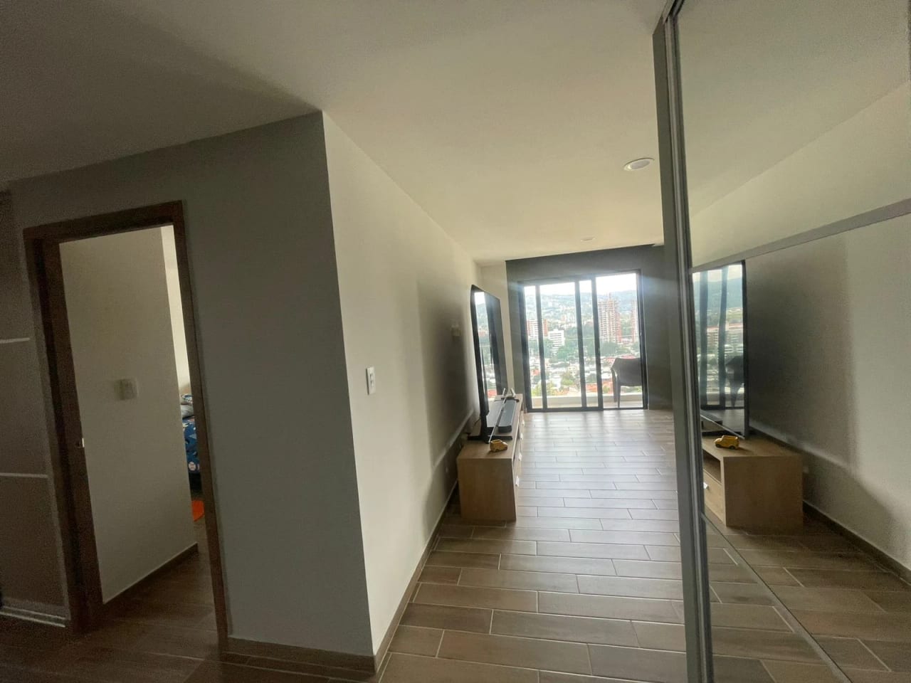 VENDO APARTAMENTO DE 3 HABITACIONES EN EDIFICIO PARQUE 14 ZONA 14 — Apartamento en Venta en Zona 14, Guatemala, Ciudad — foto 3 de 11