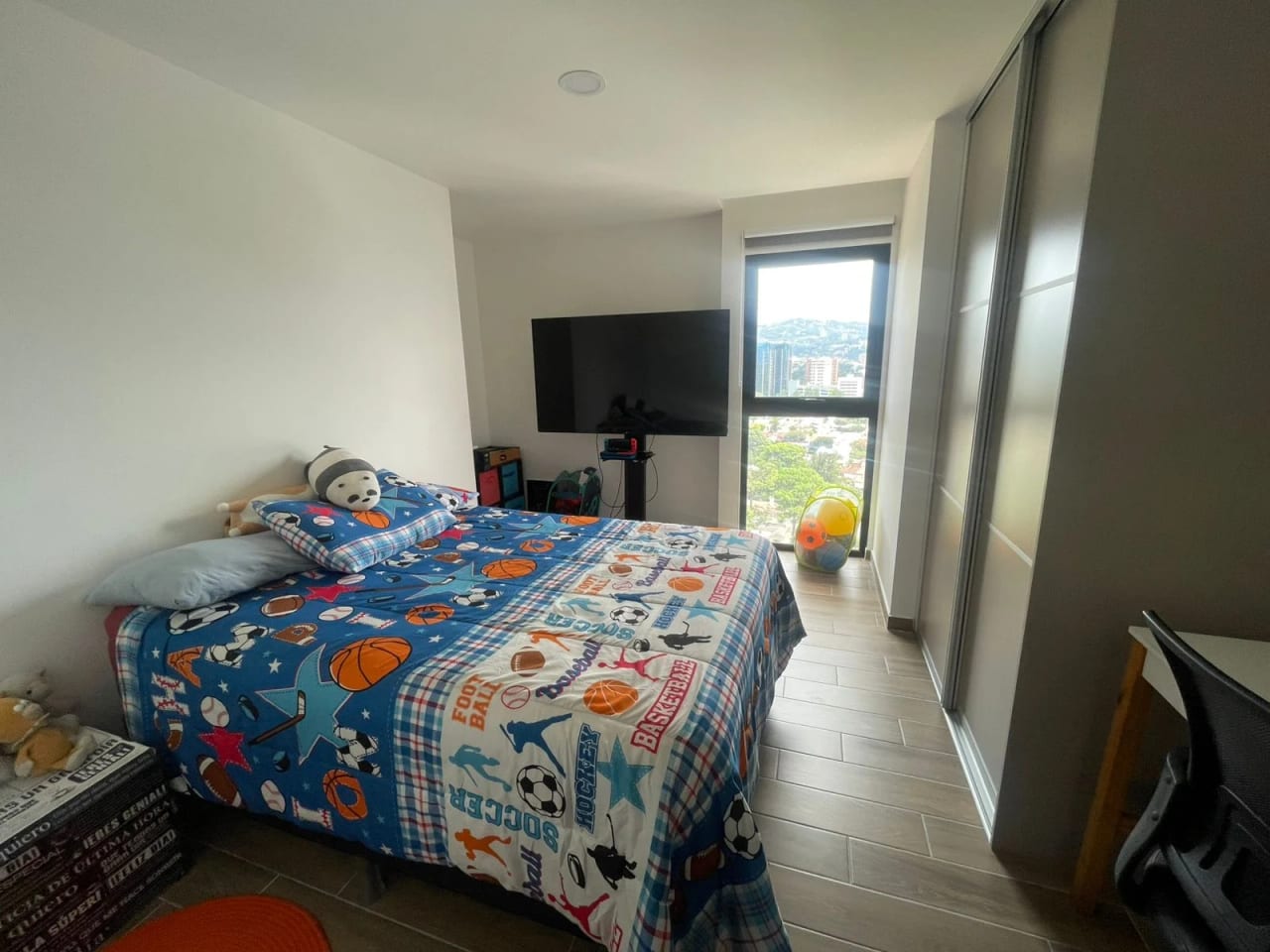 VENDO APARTAMENTO DE 3 HABITACIONES EN EDIFICIO PARQUE 14 ZONA 14 — Apartamento en Venta en Zona 14, Guatemala, Ciudad — foto 4 de 11
