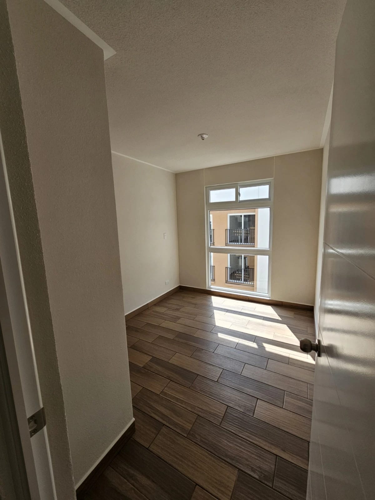 VENDO APARTAMENTO DE 3 HABS EN LARES 16 SAN GASPAR ZONA 16 — Apartamento en Venta en Zona 16, Guatemala, Ciudad — foto 2 de 11
