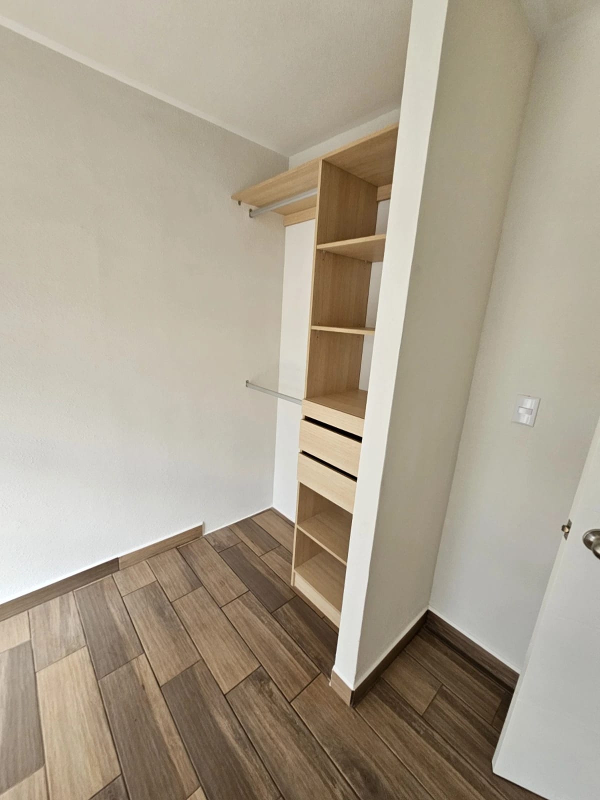 VENDO APARTAMENTO DE 3 HABS EN LARES 16 SAN GASPAR ZONA 16 — Apartamento en Venta en Zona 16, Guatemala, Ciudad — foto 5 de 11