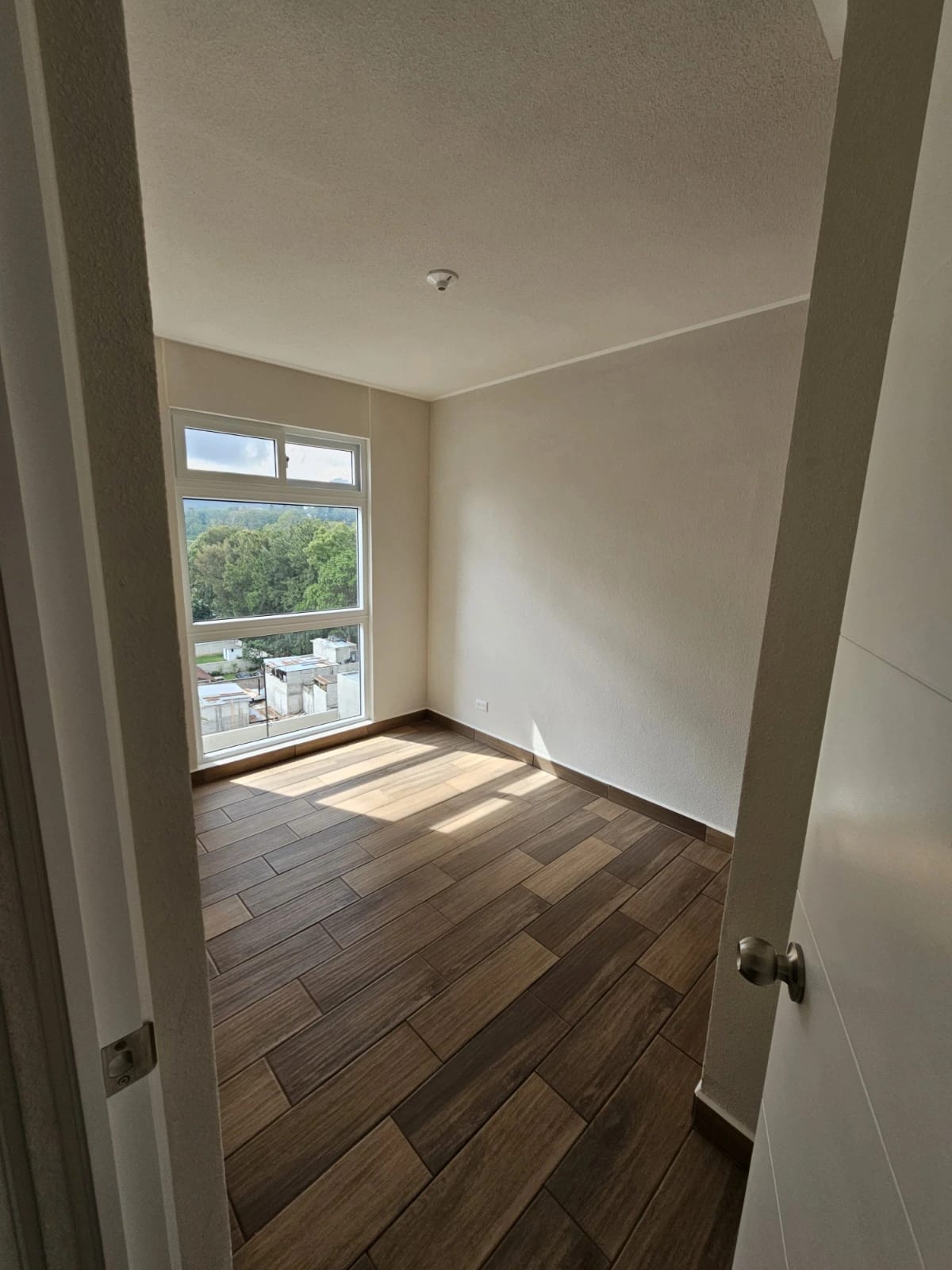 VENDO APARTAMENTO DE 3 HABS EN LARES 16 SAN GASPAR ZONA 16 — Apartamento en Venta en Zona 16, Guatemala, Ciudad — foto 4 de 11