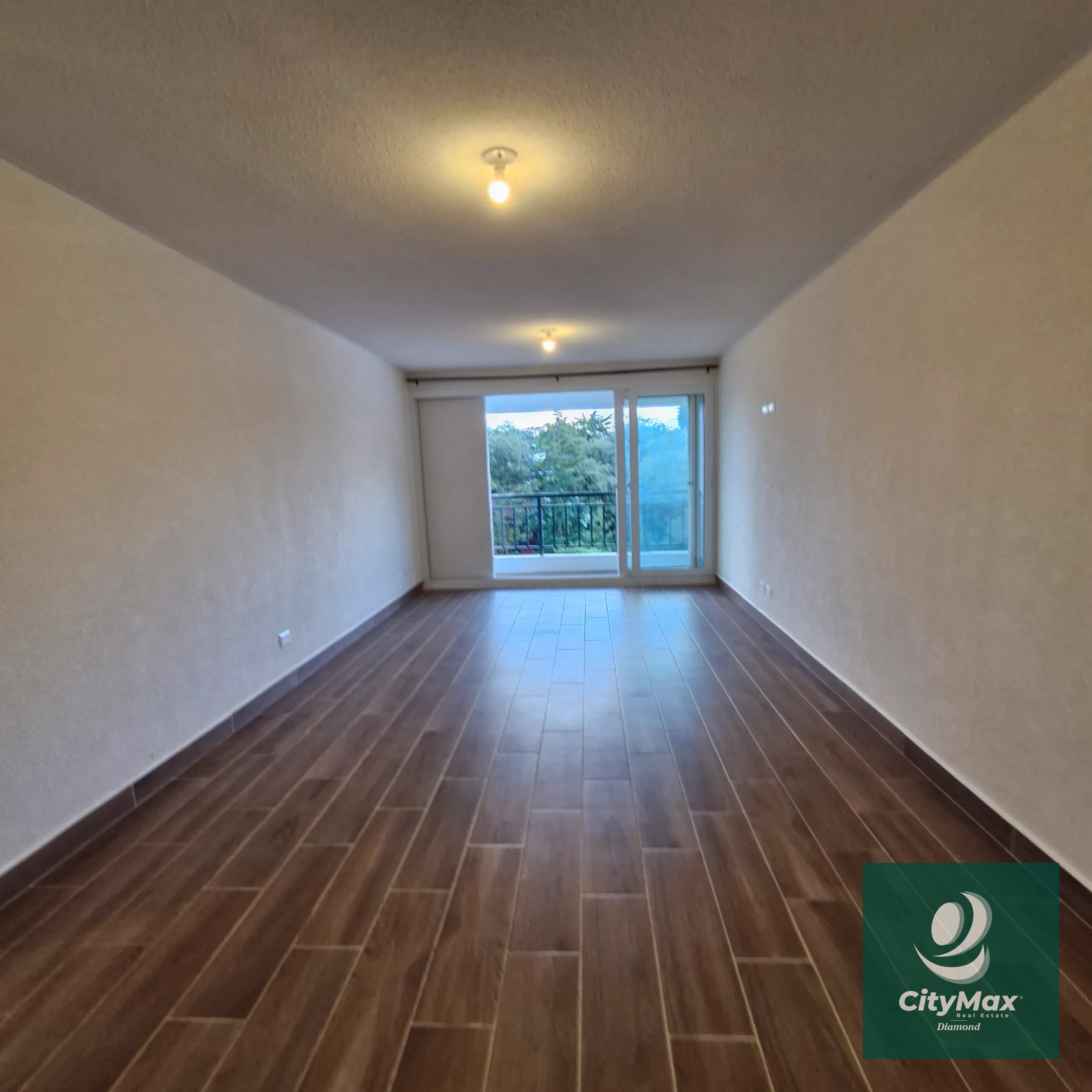 Apartamento en venta en zona 16 de 3 habitaciones con Jardín - 2