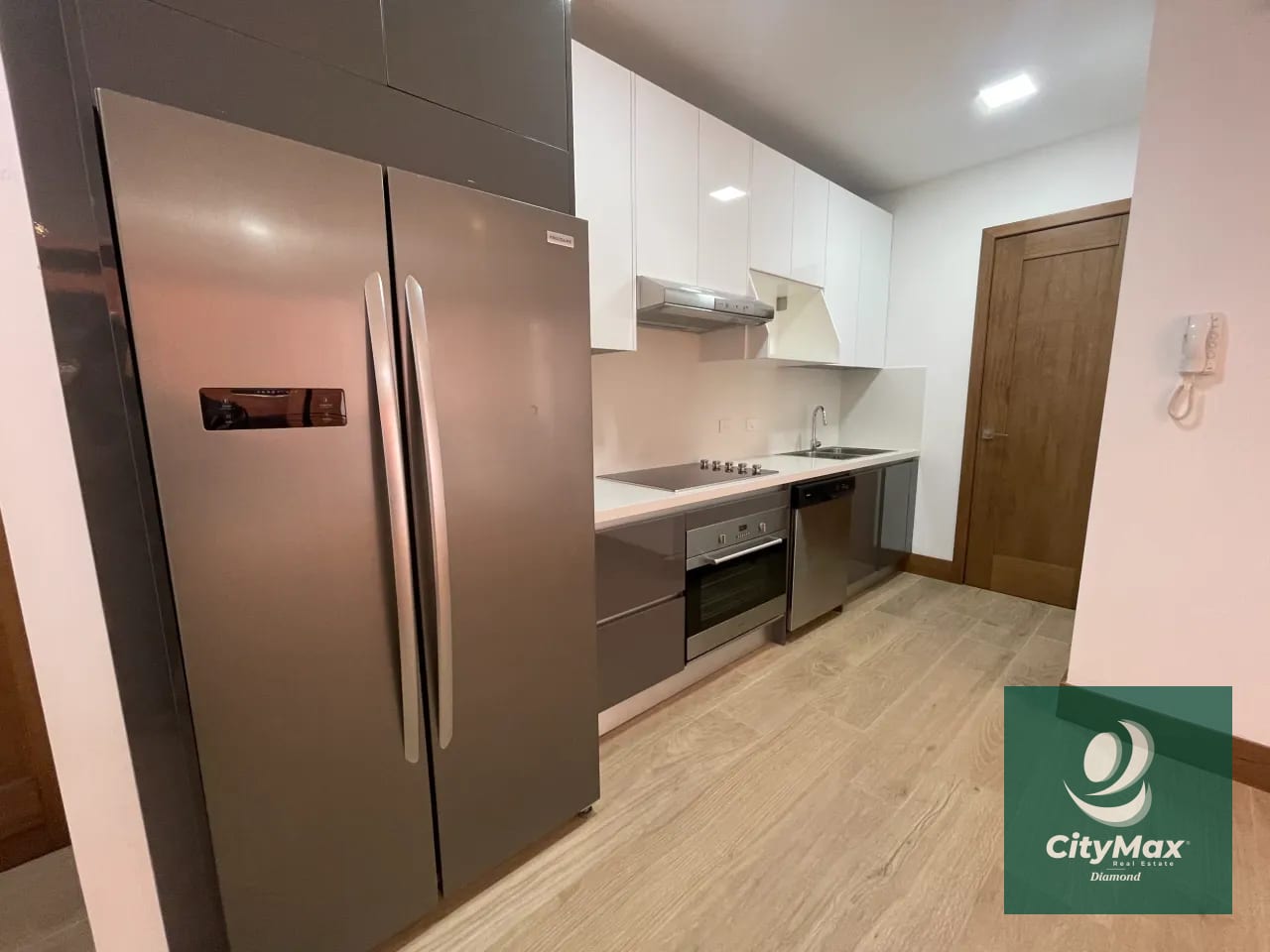 Apartamento en Renta en Vista Hermosa 1 Zona 15 Guatemala Apartamento ubicado en 2do nivel cuenta con 120m² incluye balcón y 2 parqueos • Vestíbulo • Cocina abierta • Sala-comedor con balcón • Lavandería con equipo • Dormitorio secundario o estudio con baño completo • Dormitorio principal con closet y baño completo • 2 parqueos PAA-019-11-17-8 USD1,000 Precio de Renta incluye mantenimiento e IVA — Apartamento en Alquiler en Zona 15, Guatemala, Ciudad — foto 7 de 15