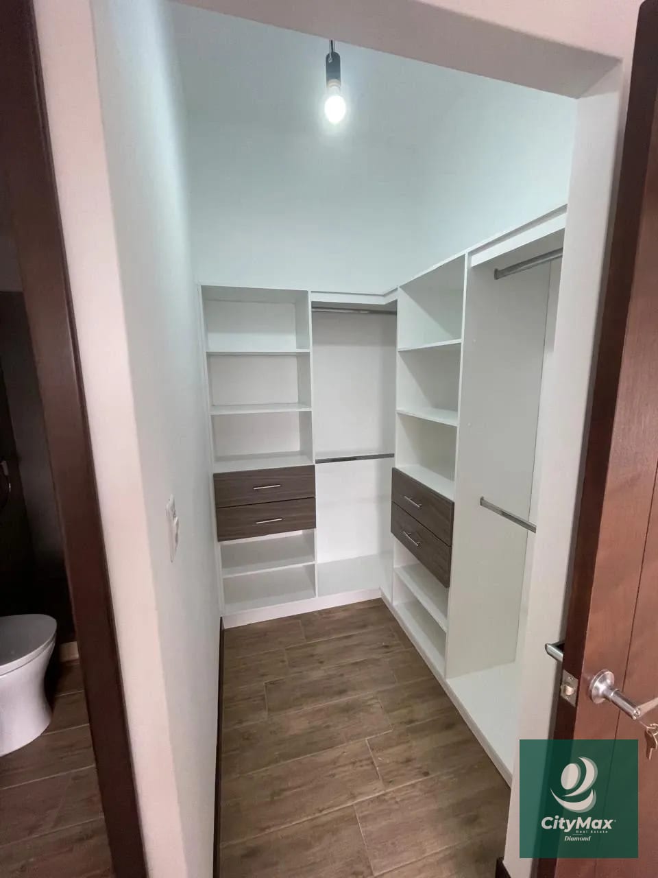 Apartamento en Renta en Zona 10 Cercano a Diagonal 6 — Apartamento en Alquiler en Casalini Diagonal 6, Zona 10, Guatemala, Ciudad — foto 5 de 9