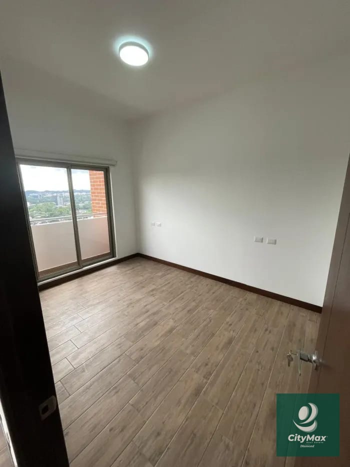 Apartamento en Renta en Zona 10 Cercano a Diagonal 6 — Apartamento en Alquiler en Casalini Diagonal 6, Zona 10, Guatemala, Ciudad — foto 7 de 9