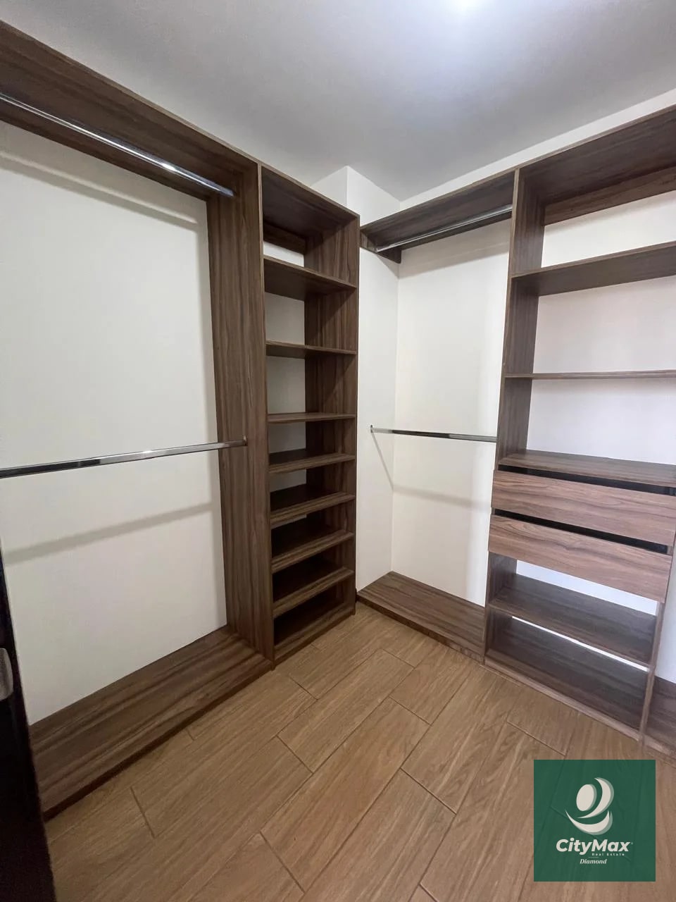 Apartamento en Venta y Renta en Zona 15 Ciudad de Guatemala - 3