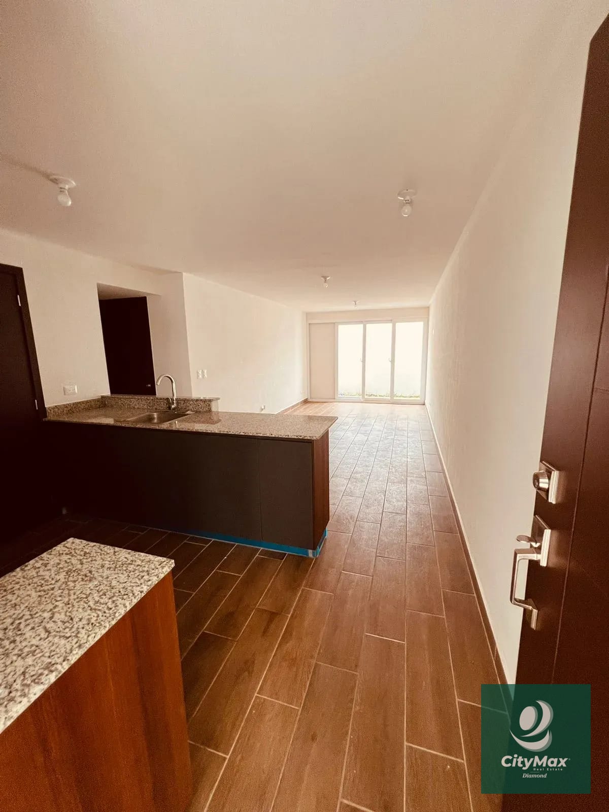 Apartamento en venta con jardín en Senderos zona 16 — Apartamento en Venta en Zona 16, Guatemala, Ciudad — foto 1 de 11
