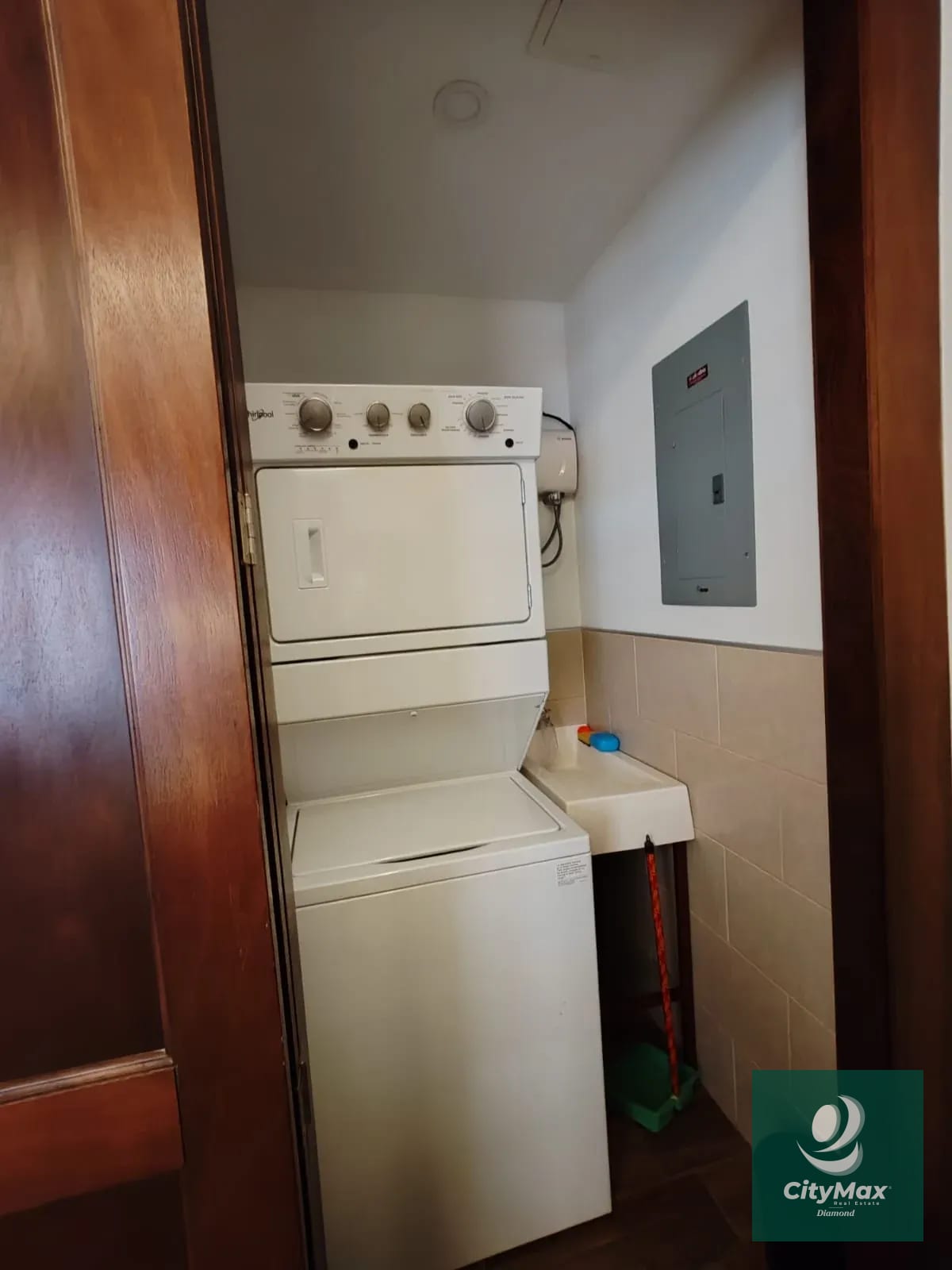 Apartamento Amueblado en Renta en Edificio Salvattore Zona 10 — Apartamento en Alquiler en Salvattore, Zona 10, Guatemala, Ciudad — foto 4 de 12
