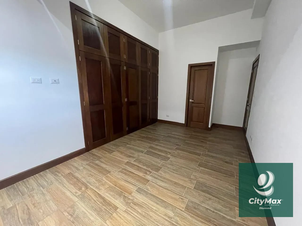 Apartamento En Renta en Salvattore Zona 10 Guatemala — Apartamento en Alquiler en Salvattore, Zona 10, Guatemala, Ciudad — foto 13 de 15