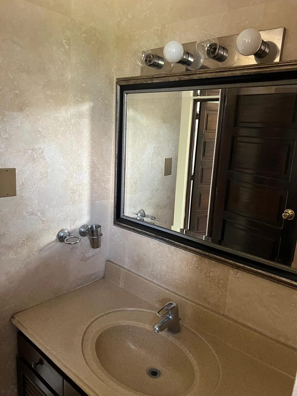 RENTO APTO Z.9 AMUEBLADO EDIF.12-29 REF.6902 *3 HAB, 2 BAÑOS, 2 PARQUEOS, Q.9000* — Apartamento en Alquiler en Zona 9, Guatemala, Ciudad — foto 12 de 17