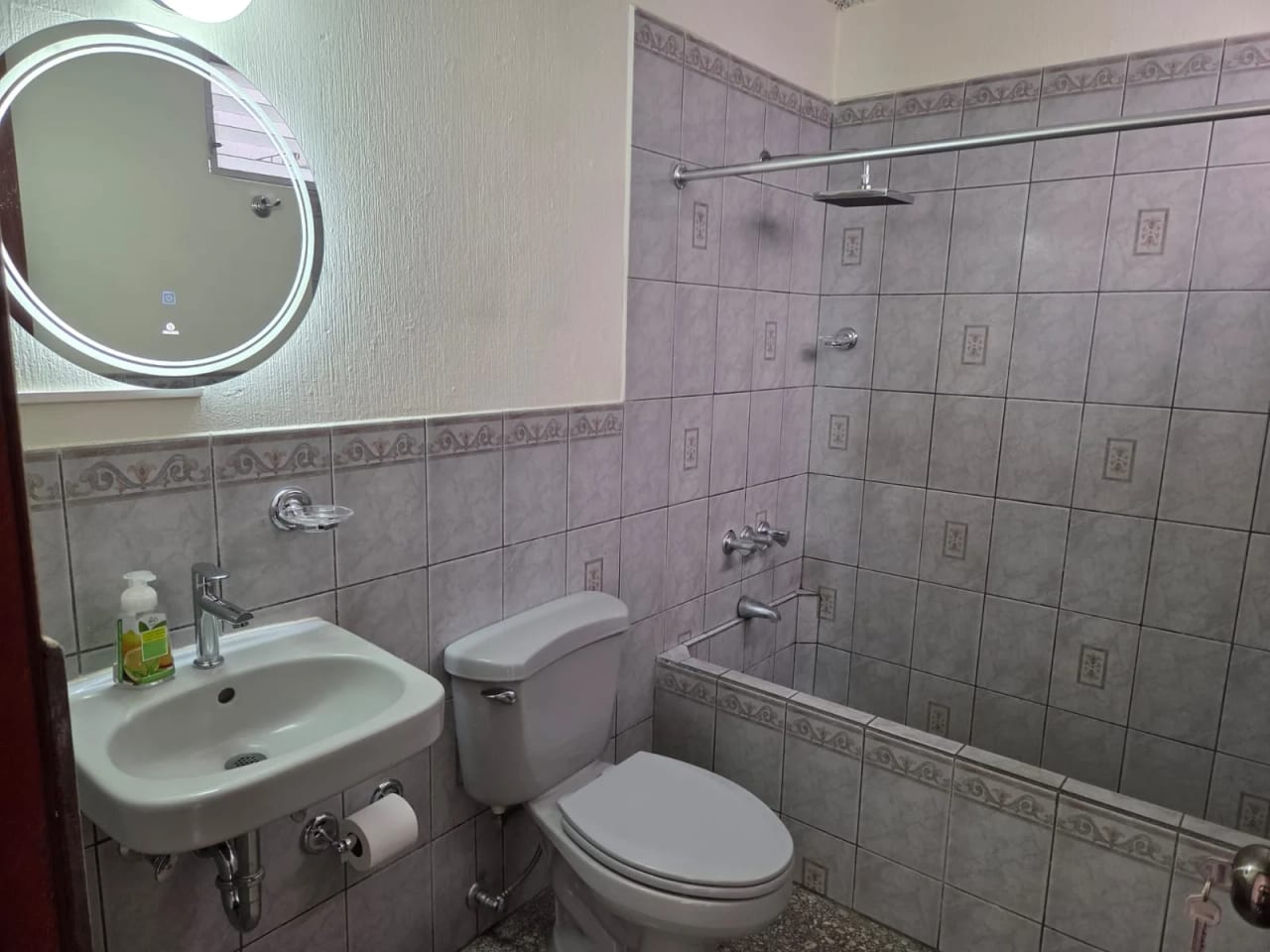 RENTO APTO Z.10 OAKLAND REF.6927 — Apartamento en Alquiler en Zona 10, Guatemala, Ciudad — foto 5 de 17