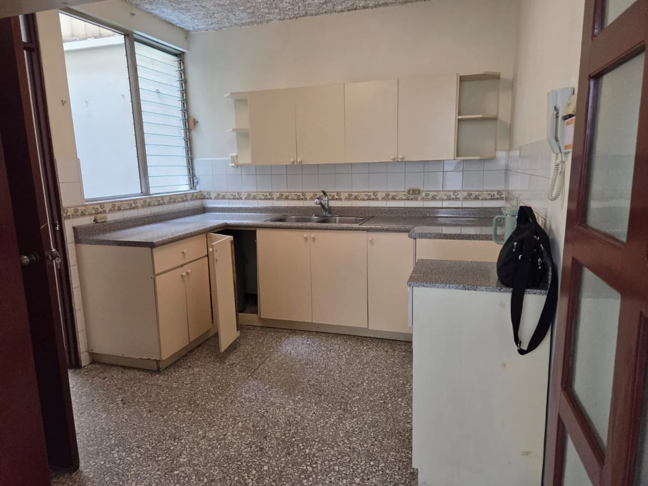 RENTO APTO Z.10 OAKLAND REF.6927 — Apartamento en Alquiler en Zona 10, Guatemala, Ciudad — foto 9 de 17