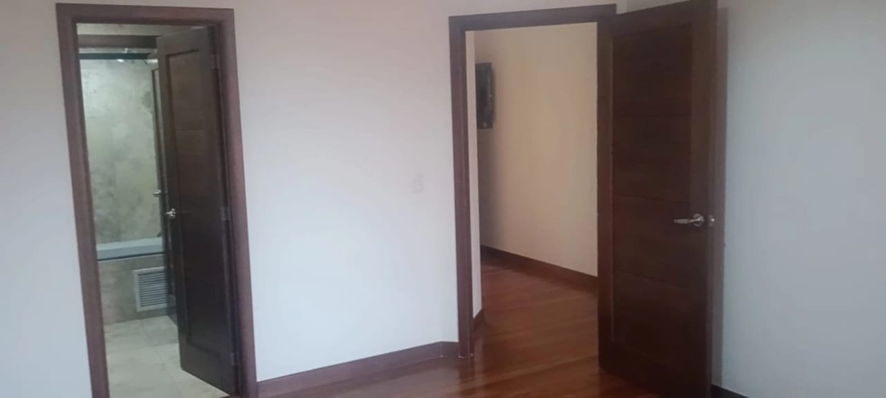 Vendo Apto Z.10 Edif. Mirafiori REF.6827 — Apartamento en Venta en Zona 10, Guatemala, Ciudad — foto 8 de 14