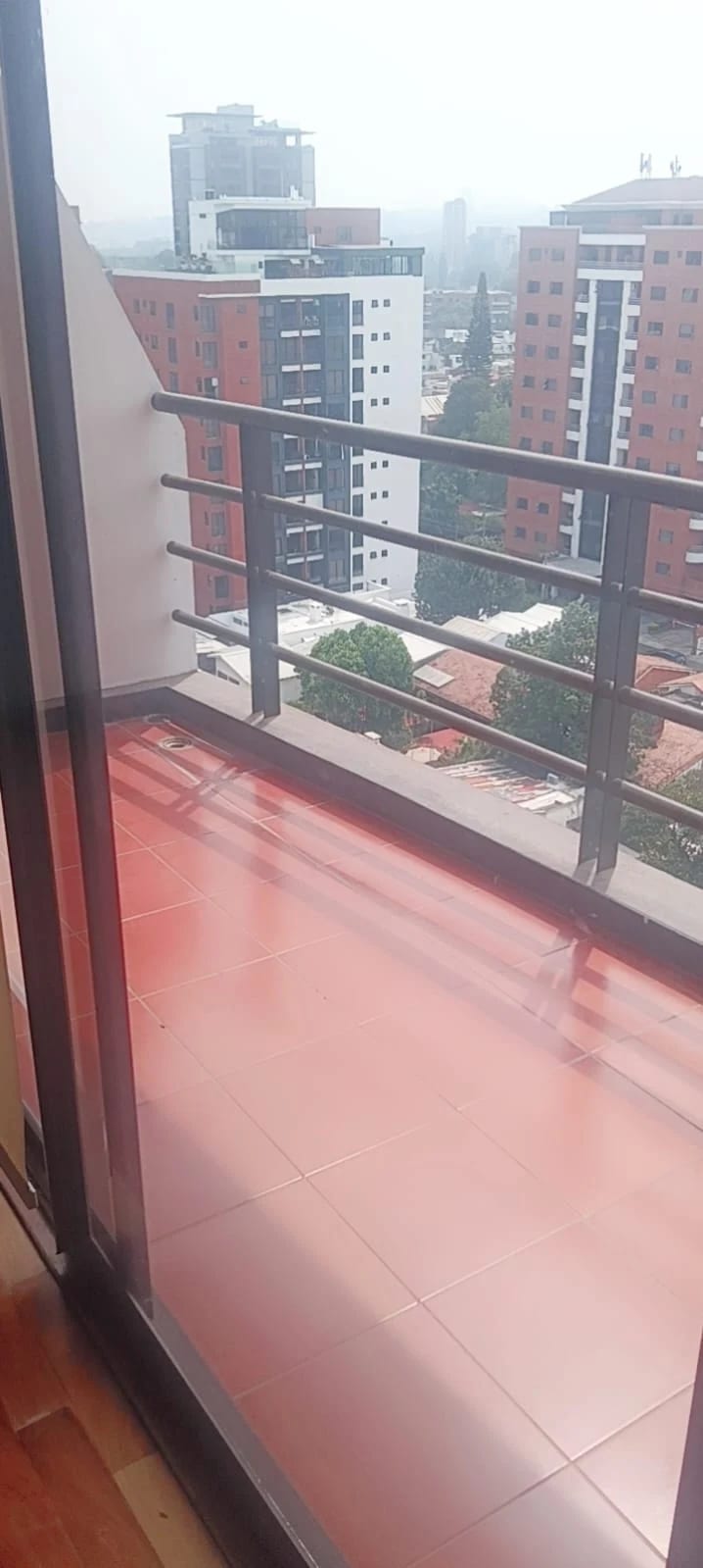 Vendo Apto Z.10 Edif. Mirafiori REF.6827 *110 M2, 2 Hab, 2 Baños, 2 Parqueos, $242,000* — Apartamento en Venta en Zona 10, Guatemala, Ciudad — foto 3 de 17