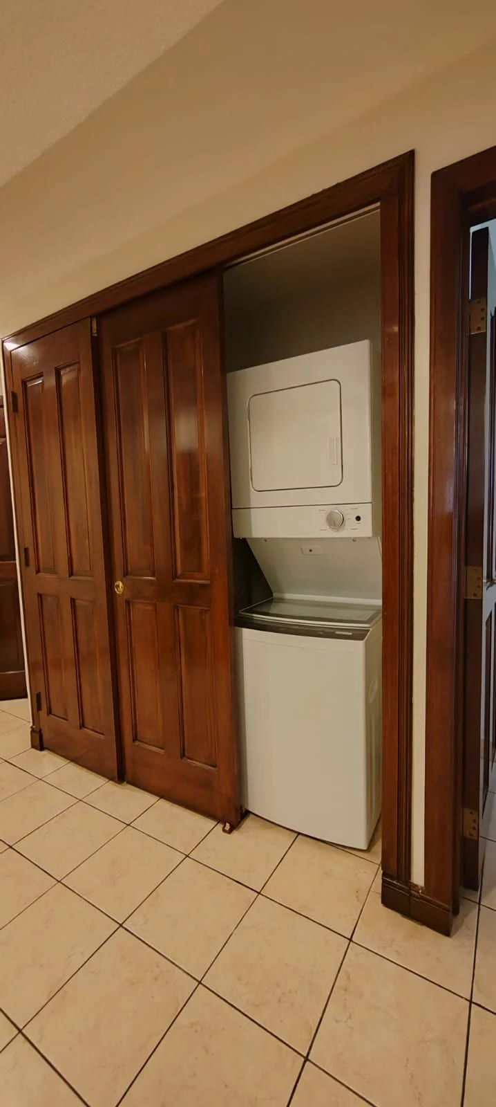Rento Apto Amueblado Zona 14 Edif. Villa el Bosque REF.6938 *2 Hab, 2 Baños, 1 Parq — Apartamento en Alquiler en Zona 14, Guatemala, Ciudad — foto 11 de 13