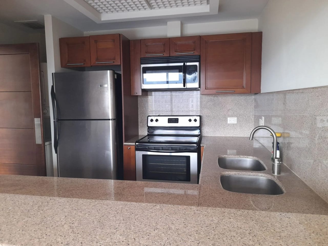 Vendo Apto Z.10 Edif. Mirafiori REF.6827 — Apartamento en Venta en Zona 10, Guatemala, Ciudad — foto 1 de 13