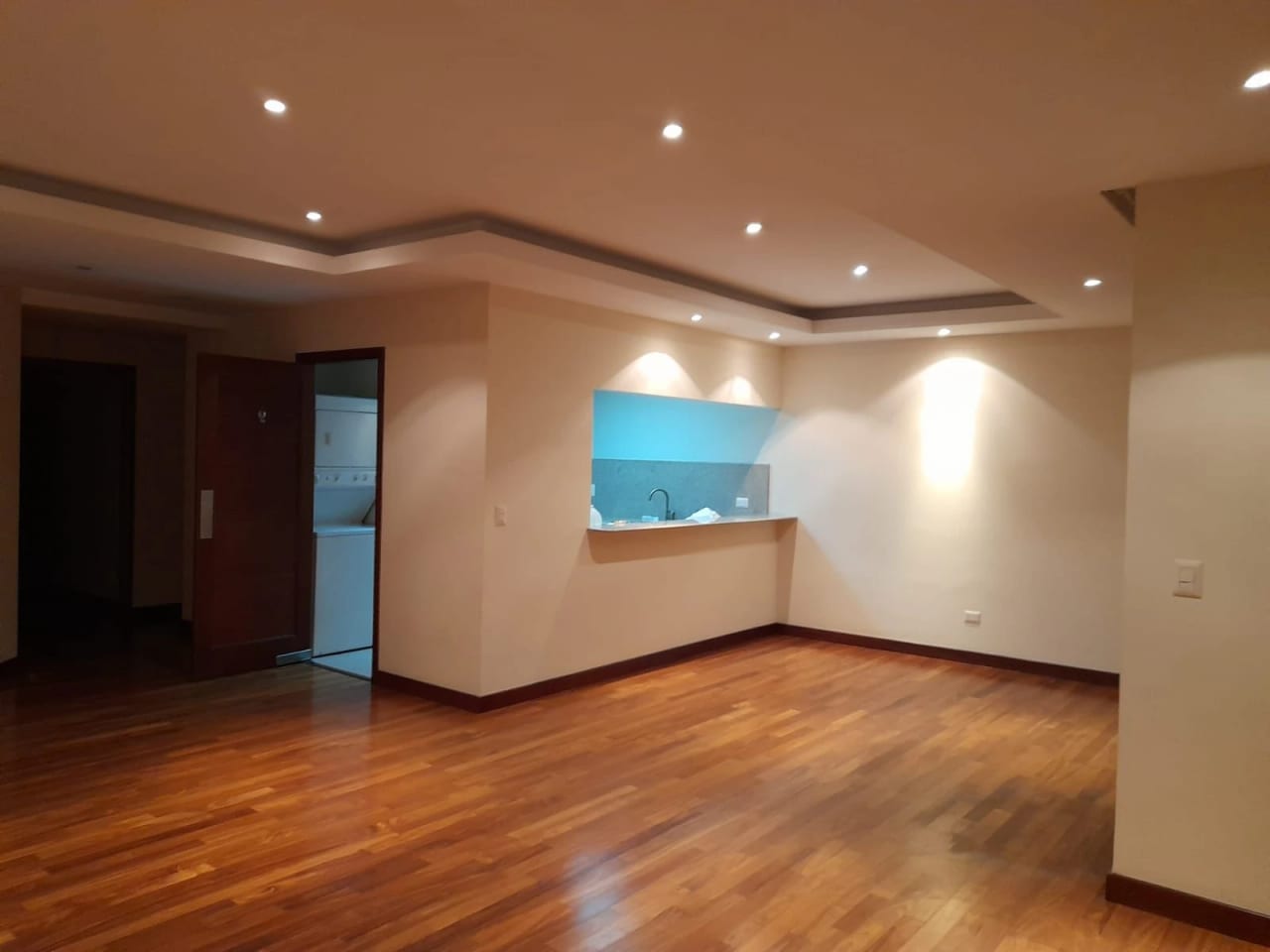 Vendo Apto Z.10 Edif. Mirafiori REF.6827 — Apartamento en Venta en Zona 10, Guatemala, Ciudad — foto 9 de 13