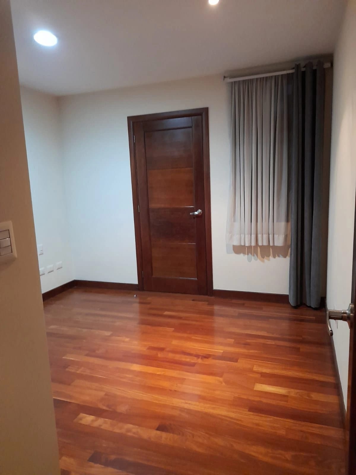 Vendo Apto Z.10 Edif. Mirafiori REF.6827 — Apartamento en Venta en Zona 10, Guatemala, Ciudad — foto 12 de 13