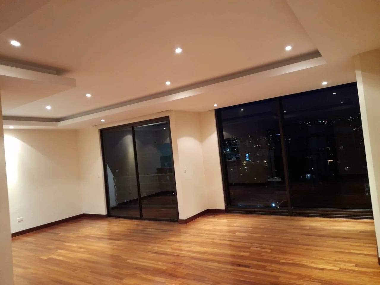 Vendo Apto Z.10 Edif. Mirafiori REF.6827 — Apartamento en Venta en Zona 10, Guatemala, Ciudad — foto 11 de 13