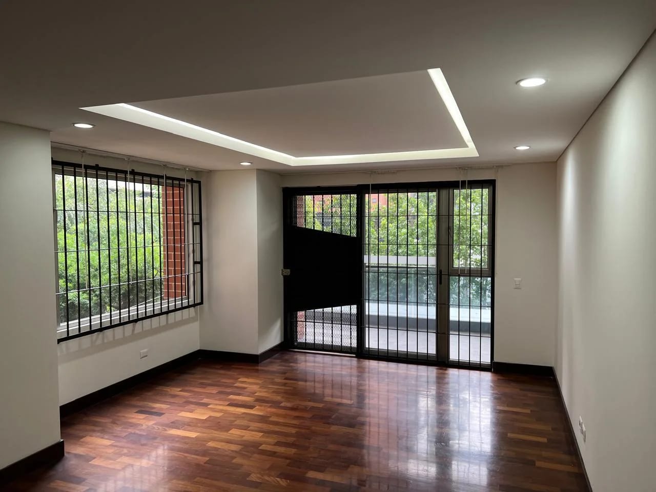 Vendo/rento Apto Zona 10 Edif. Santa Sofia REF.6957 *183M2, 3 Hab — Apartamento en Alquiler en Zona 10, Guatemala, Ciudad — foto 2 de 17
