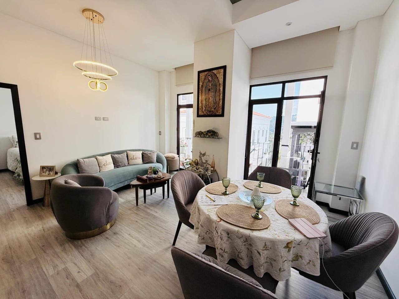 APARTAMENTO AMUEBLADO EN RENTA 92 MTS2, LIRIOS DE CAYALÁ 2 — Apartamento en Alquiler en Lirios de Cayalá II, Zona 16, Guatemala, Ciudad — foto 1 de 14