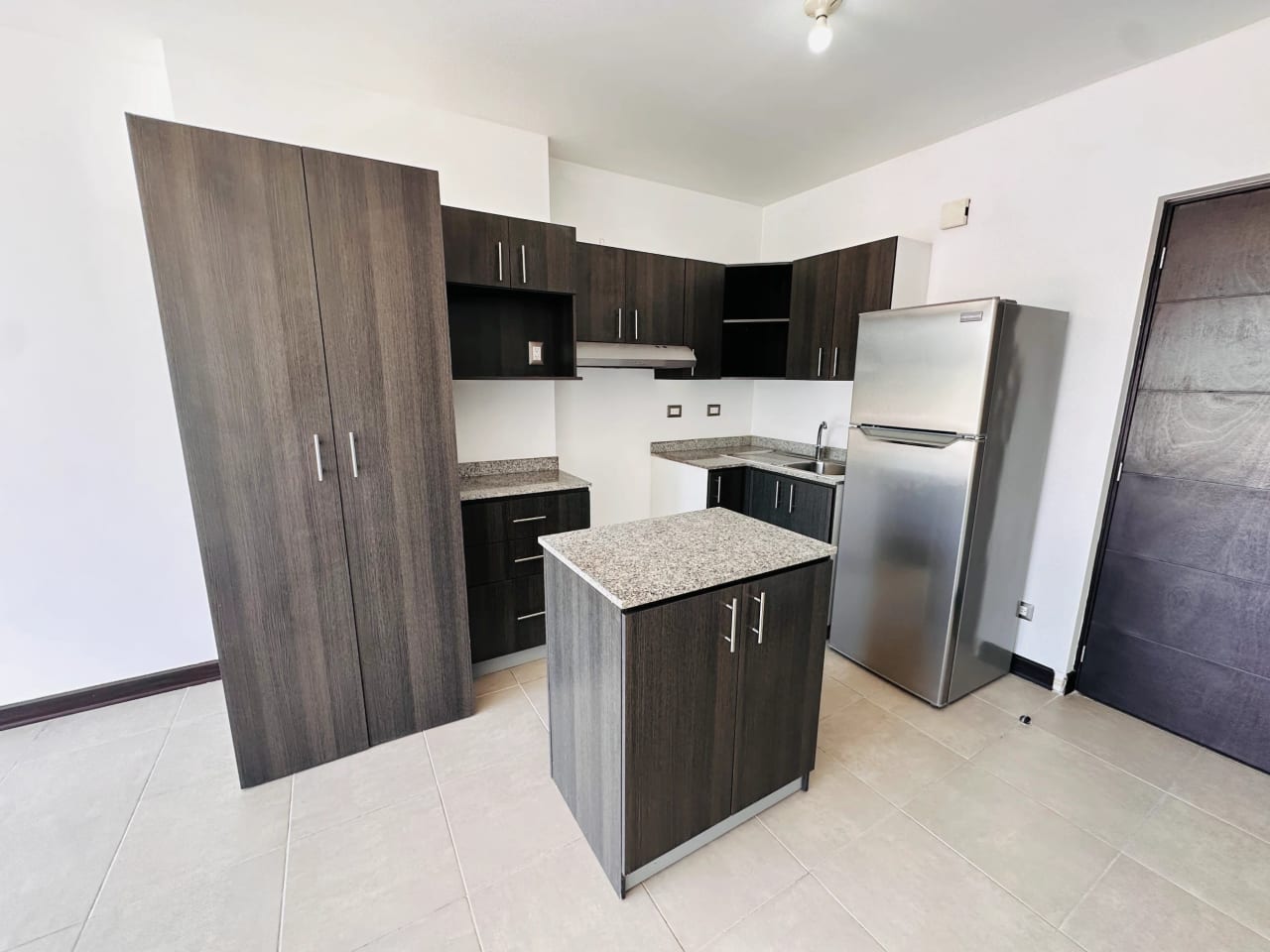 APARTAMENTO EN RENTA, EDIFICIO DESTINY 60 MTS2, 2 DORMITORIOS, CARRETERA A EL SALVADOR. — Apartamento en Alquiler en Destiny Sky Homes, Carretera a El Salvador, Guatemala, Ciudad — foto 3 de 17
