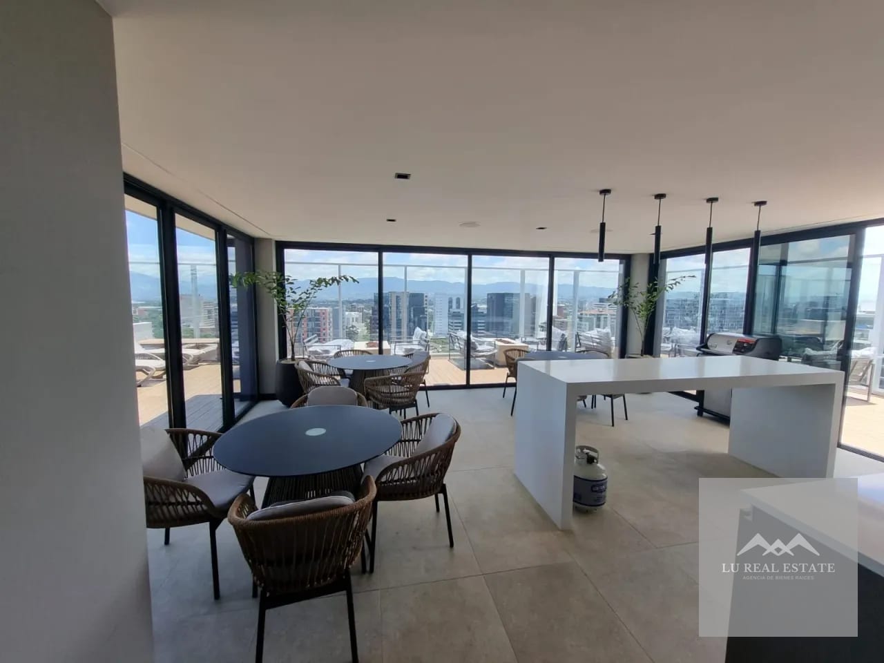 Espectacular apartamento en z10 — Apartamento en Alquiler en Zona 10, Guatemala, Ciudad — foto 8 de 9
