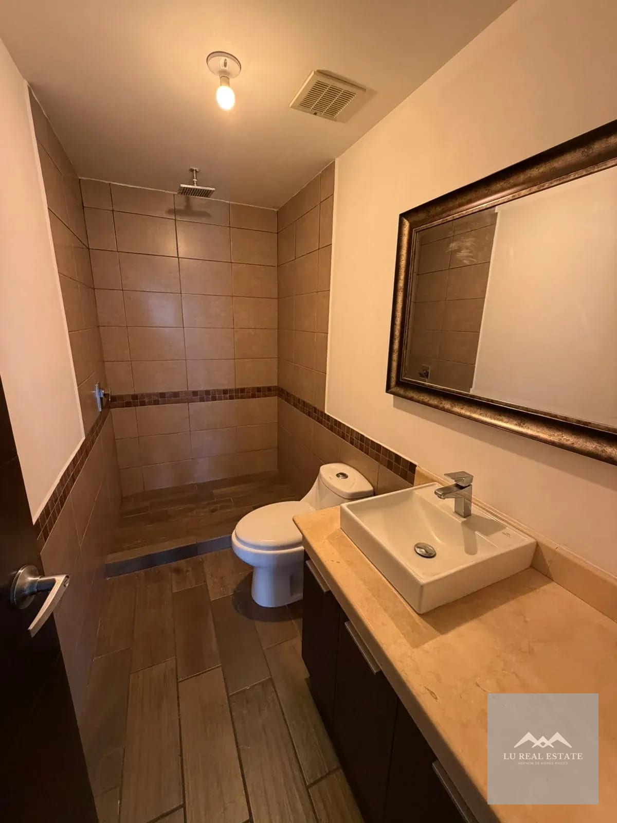 Apartamento amplio de dos habitaciones — Apartamento en Alquiler en Zona 10, Guatemala, Ciudad — foto 8 de 9