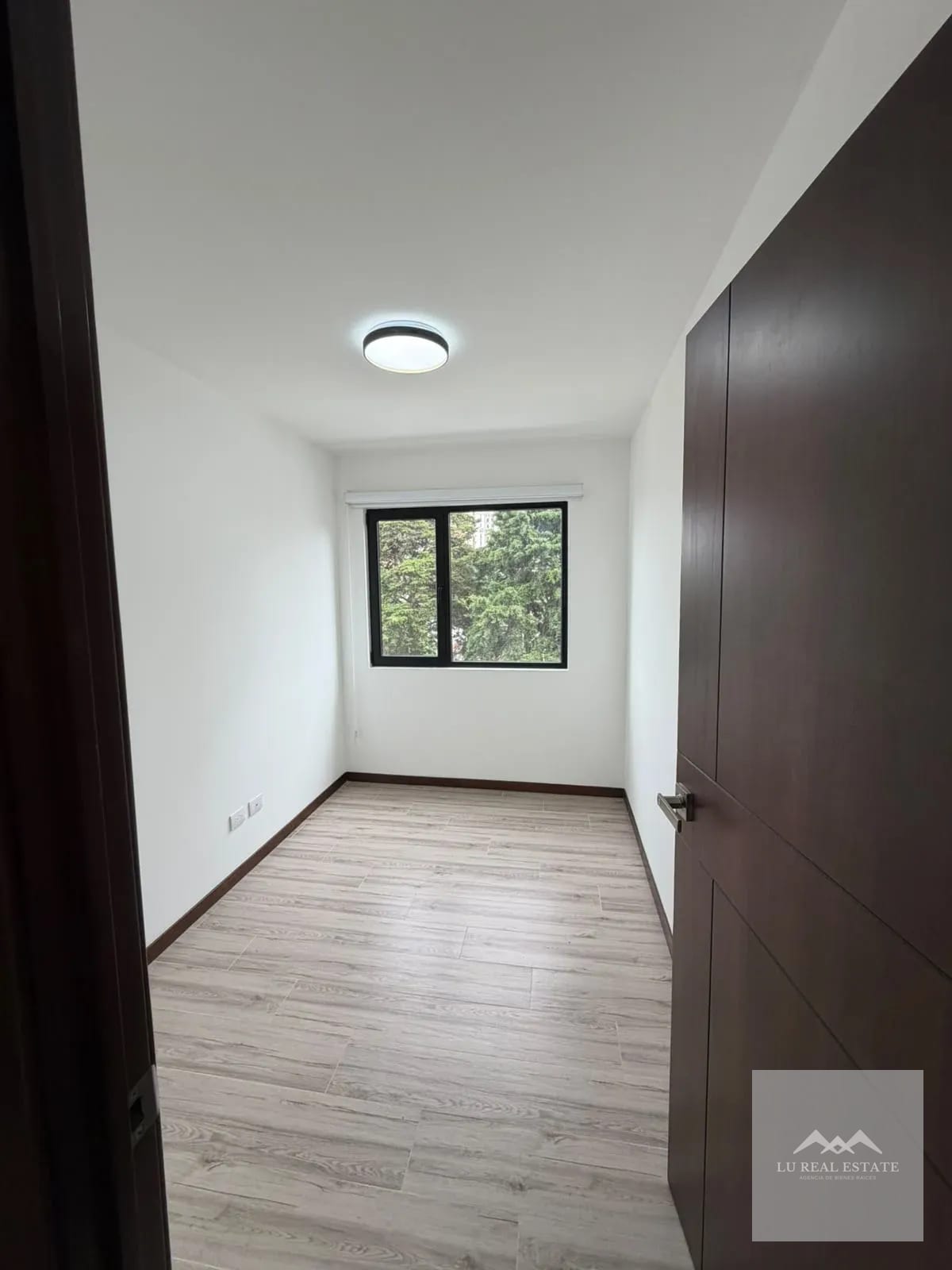 Lindo apartamento de dos habitaciones más estudio — Apartamento en Alquiler en Zona 10, Guatemala, Ciudad — foto 4 de 7
