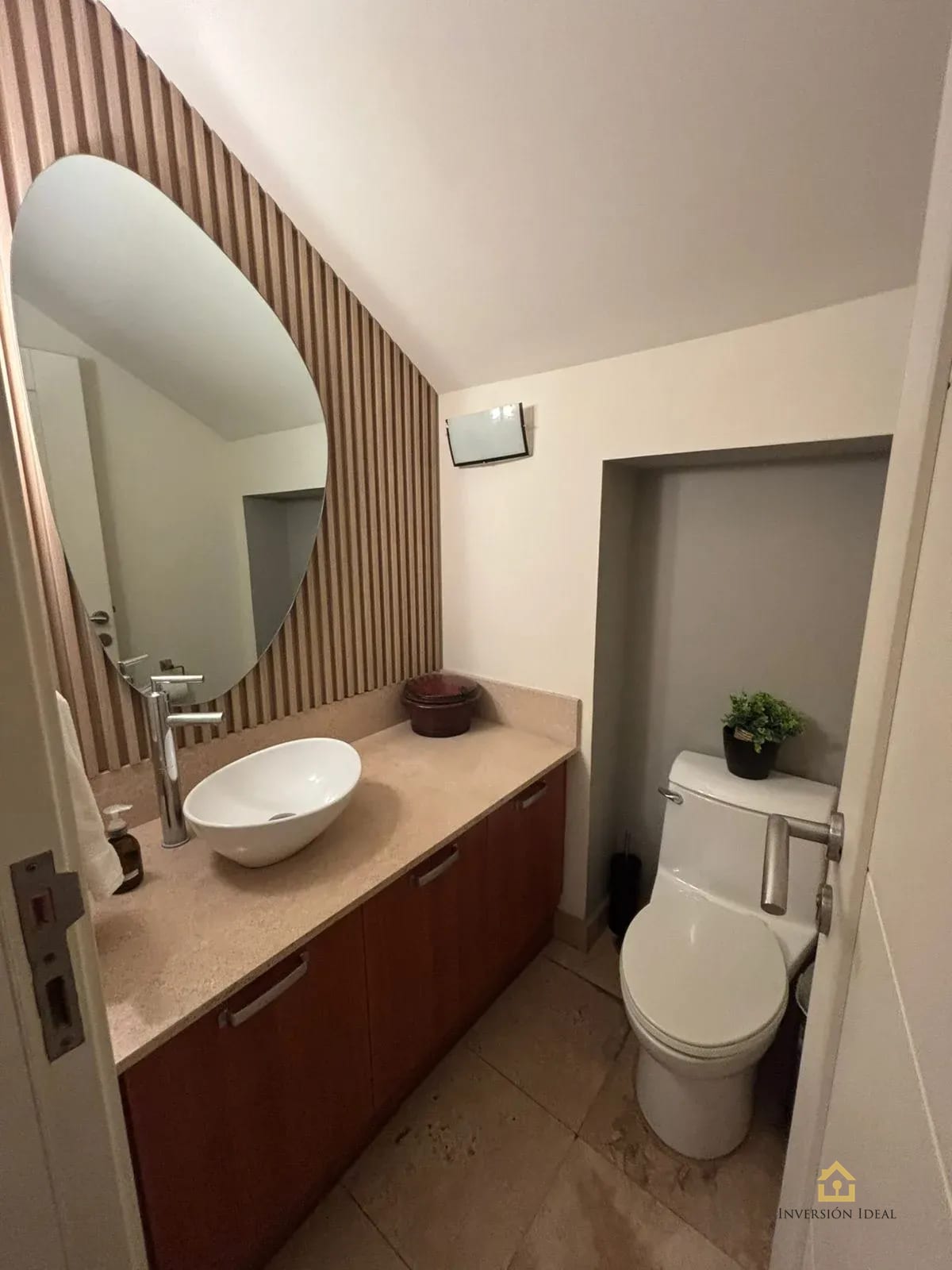 Apto Amueblado 2 Hab + Cuarto de Serv. $2,500 | Edificio Atrium Zona 10 — Apartamento en Alquiler en Atrium, Zona 10, Guatemala, Ciudad — foto 9 de 16