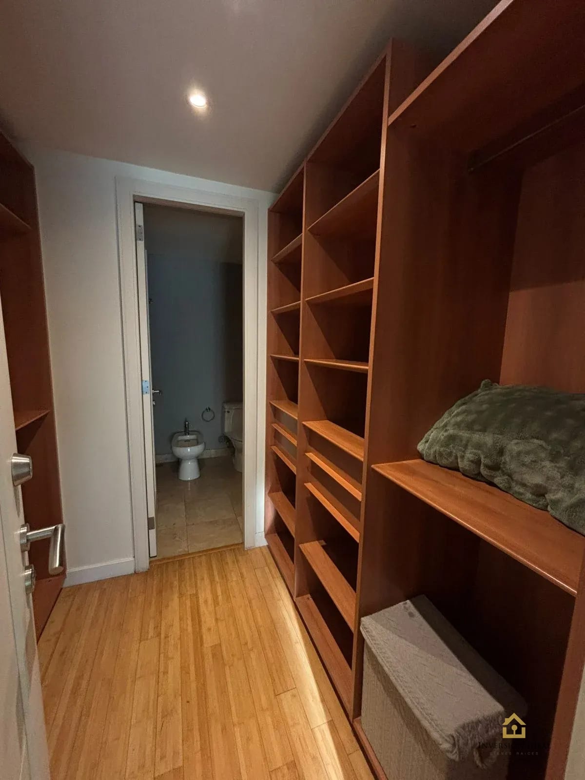 Apto Amueblado 2 Hab + Cuarto de Serv. $2,500 | Edificio Atrium Zona 10 — Apartamento en Alquiler en Atrium, Zona 10, Guatemala, Ciudad — foto 10 de 16