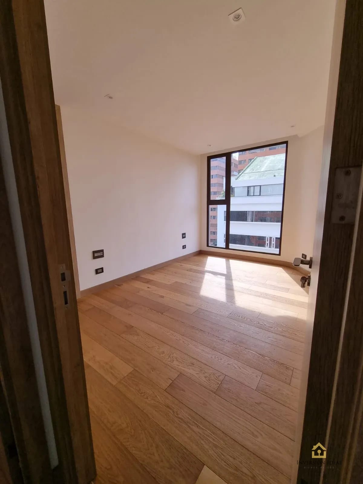 Apartamento en renta | $1,900 | 2 Hab + cuarto de servicio | Edificio Vertic Zona 14 — Apartamento en Alquiler en Vertic, Zona 14, Guatemala, Ciudad — foto 6 de 11