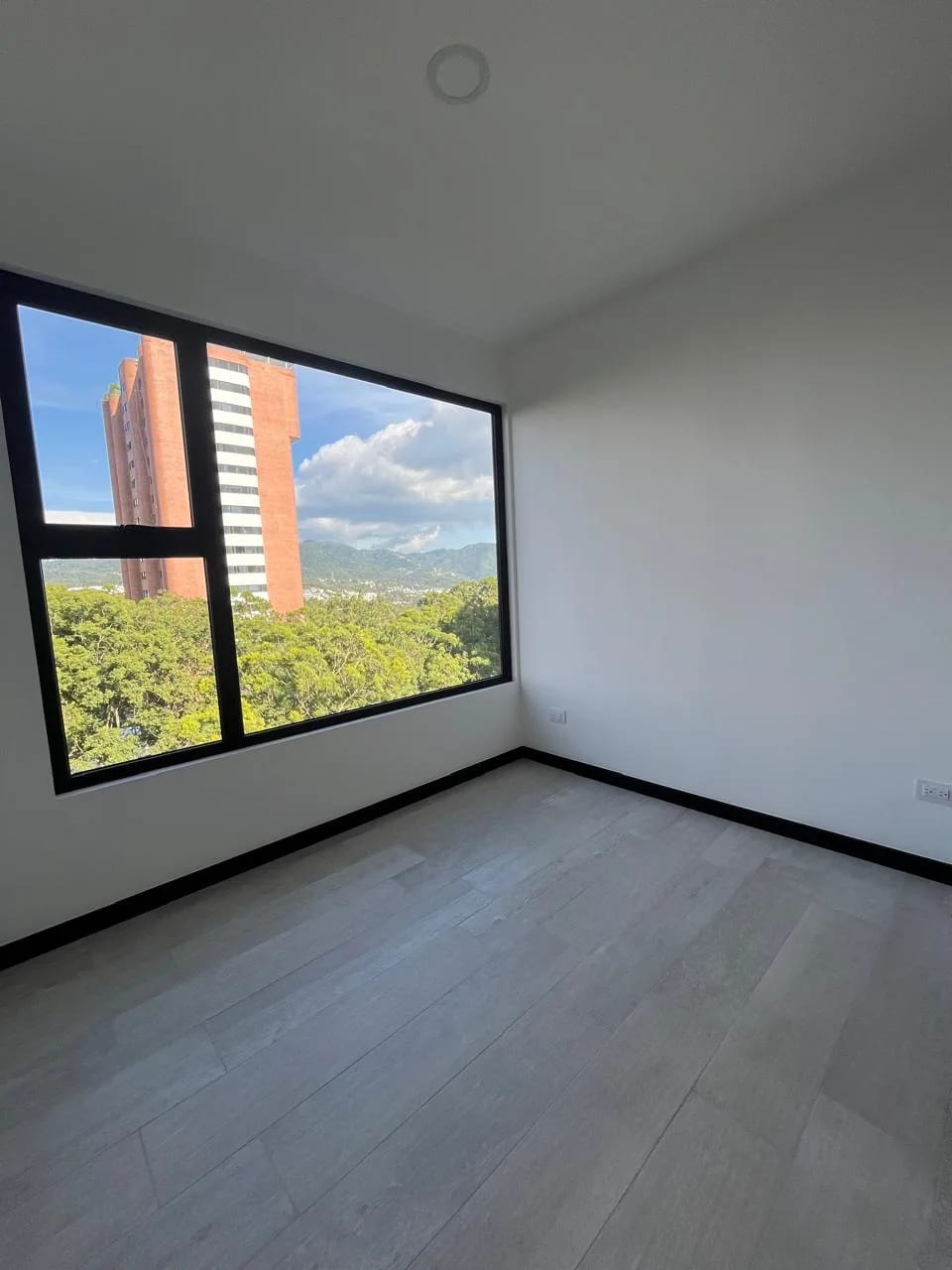 Amplio Apartamento de Tres Dormitorios en Alquiler en Verdu Zona 13 — Apartamento en Alquiler en Verdú, Zona 13, Guatemala, Ciudad — foto 6 de 16