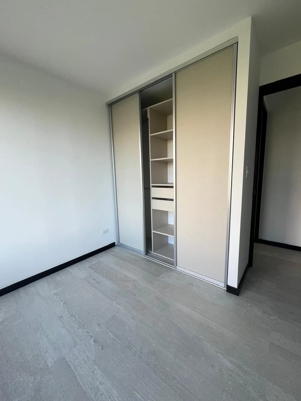 Amplio Apartamento de Tres Dormitorios en Alquiler en Verdu Zona 13 — Apartamento en Alquiler en Verdú, Zona 13, Guatemala, Ciudad — foto 7 de 16
