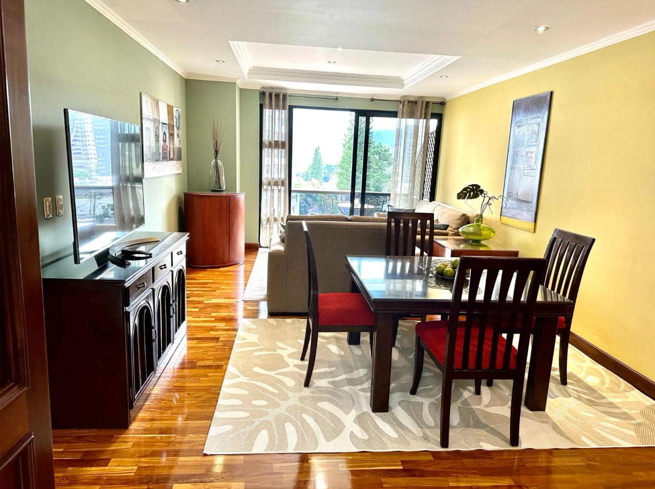 lindo apartamento amueblado en zona 10 — Apartamento en Alquiler en Altos de Santa Clara, Zona 10, Guatemala, Ciudad — foto 1 de 7